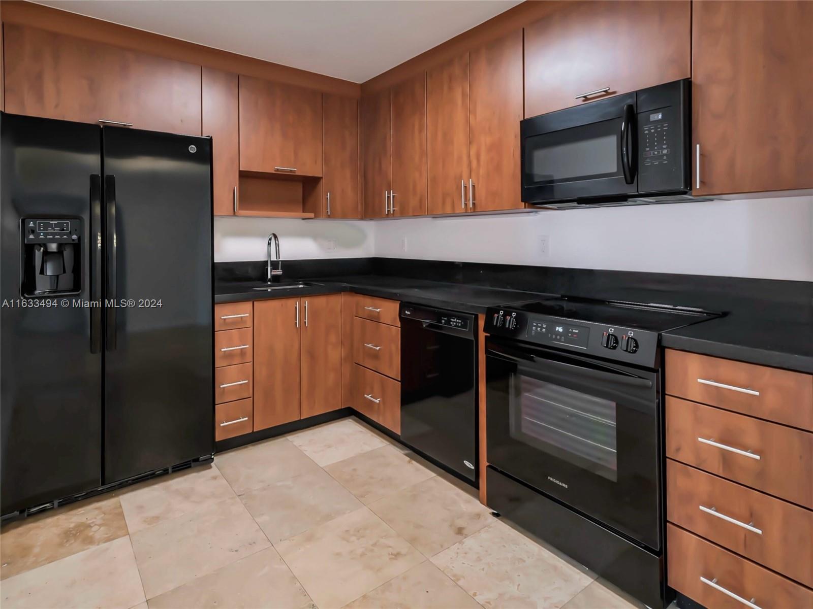 7401 Southwest 82nd Street, SILVER PALMS AT DADELAND CONDO, Miami, FL 33143