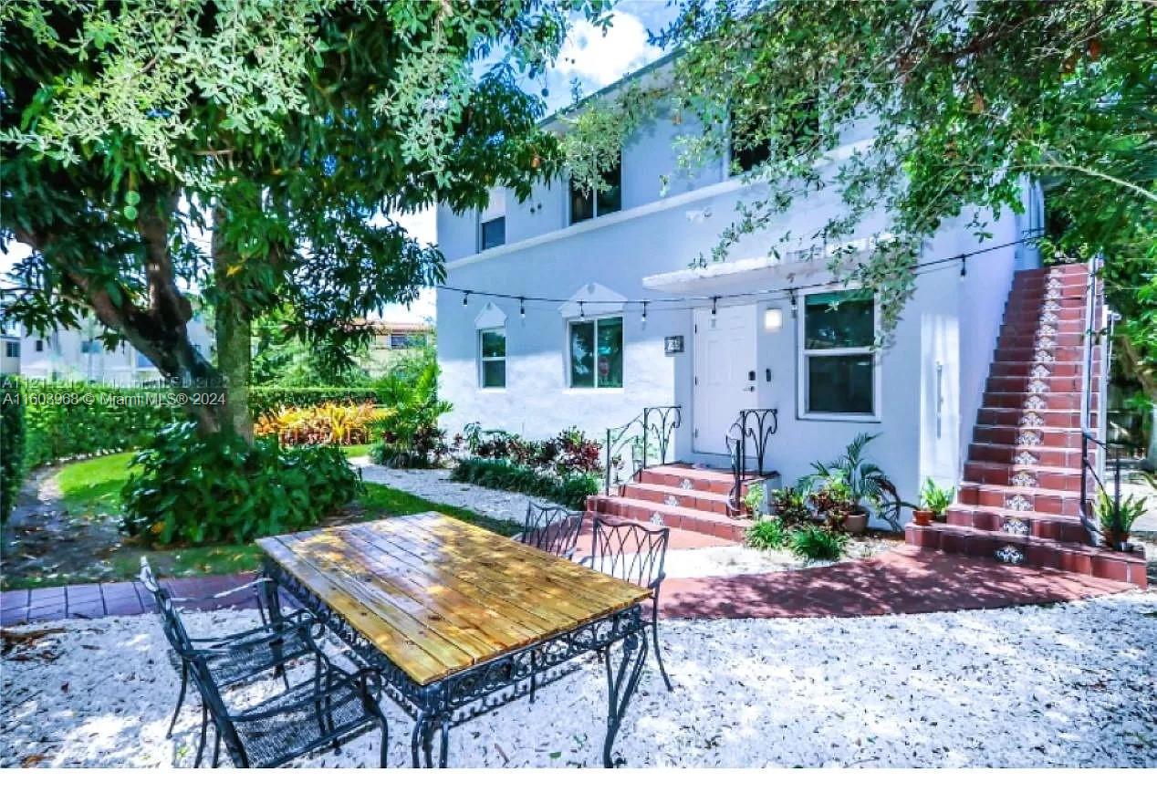 685 Southwest 19th Road, Miami, Miami, FL 33129