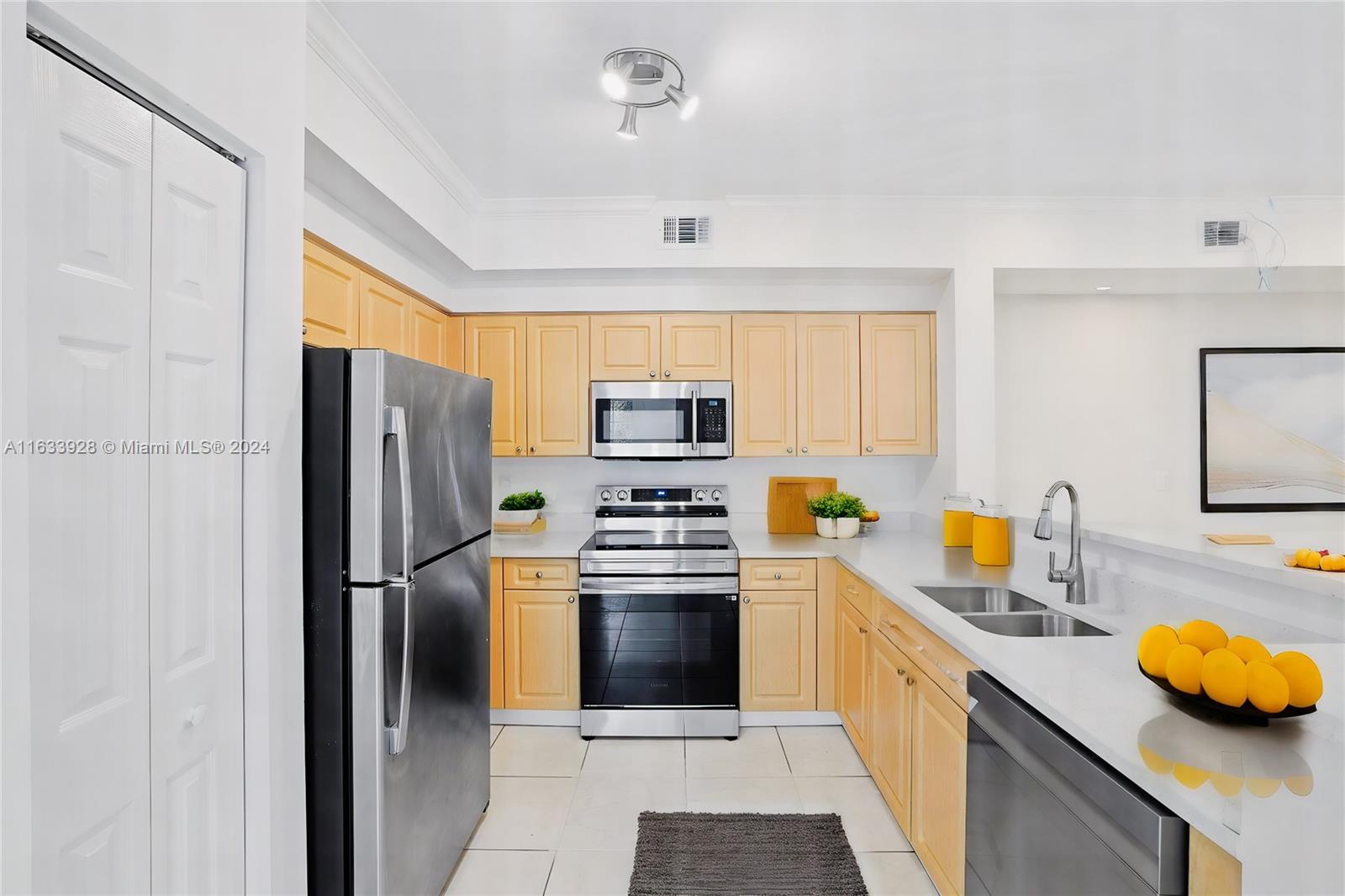 6831 Southwest 44th Street, Miami, Miami, FL 33155